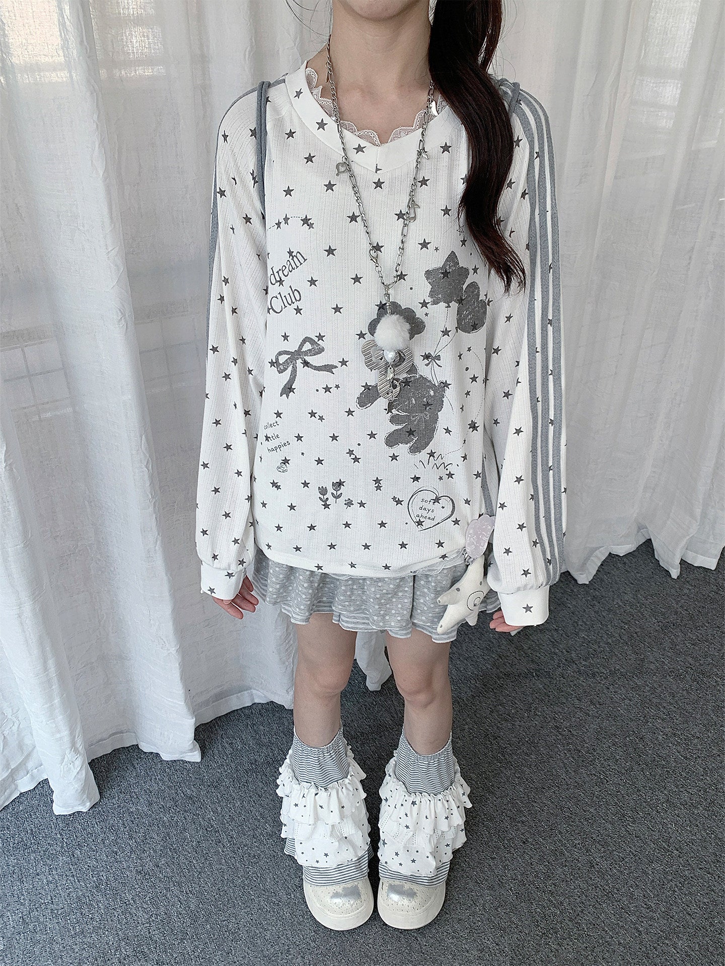 Ivory Star Lace V-Neck Long Sleeve Top