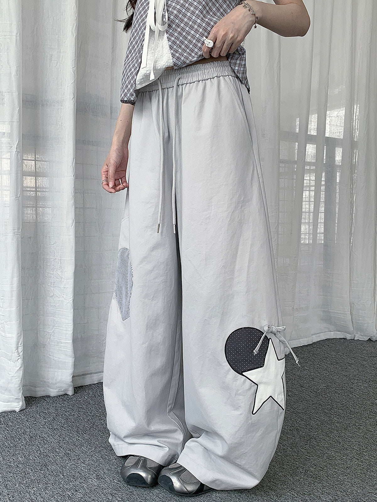 Gray Heart & Star Patch Wide-Leg Cargo Pants