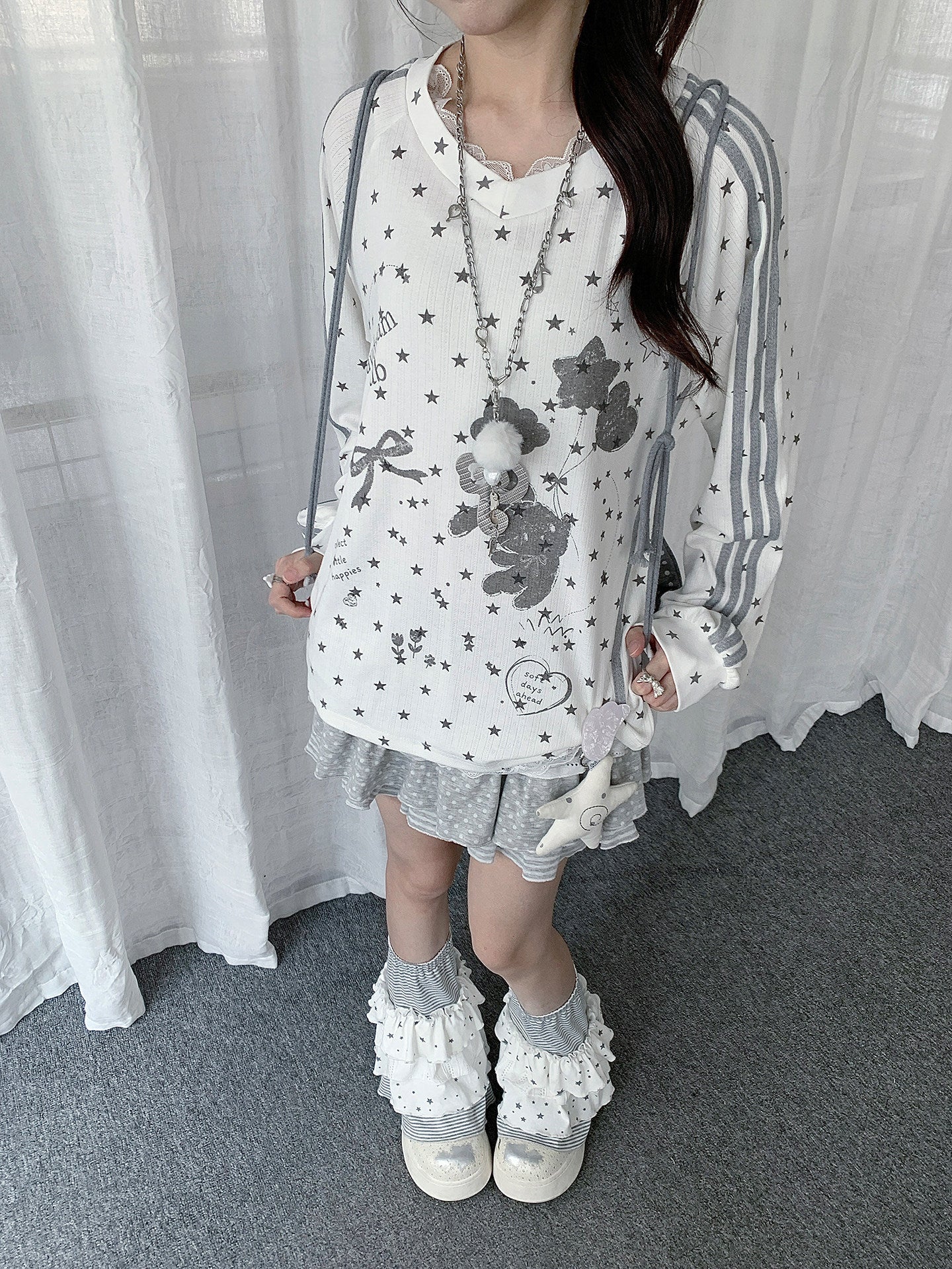 Ivory Star Lace V-Neck Long Sleeve Top