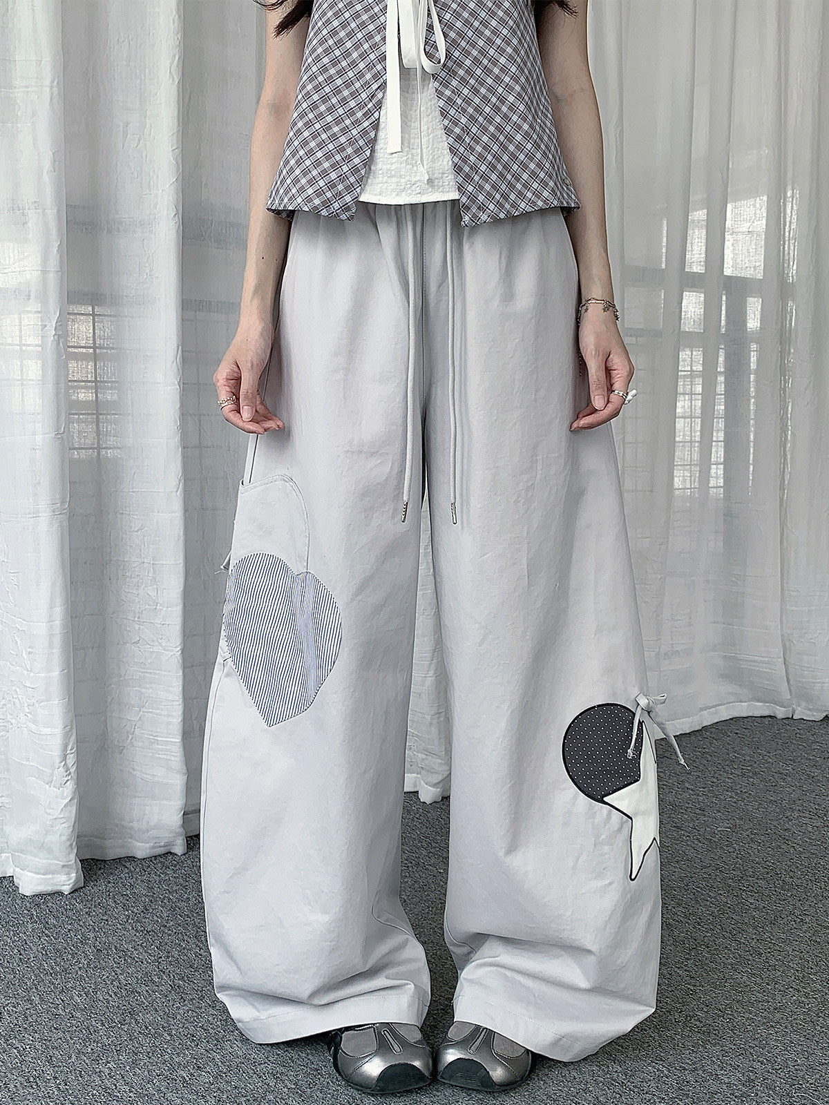 Gray Heart & Star Patch Wide-Leg Cargo Pants