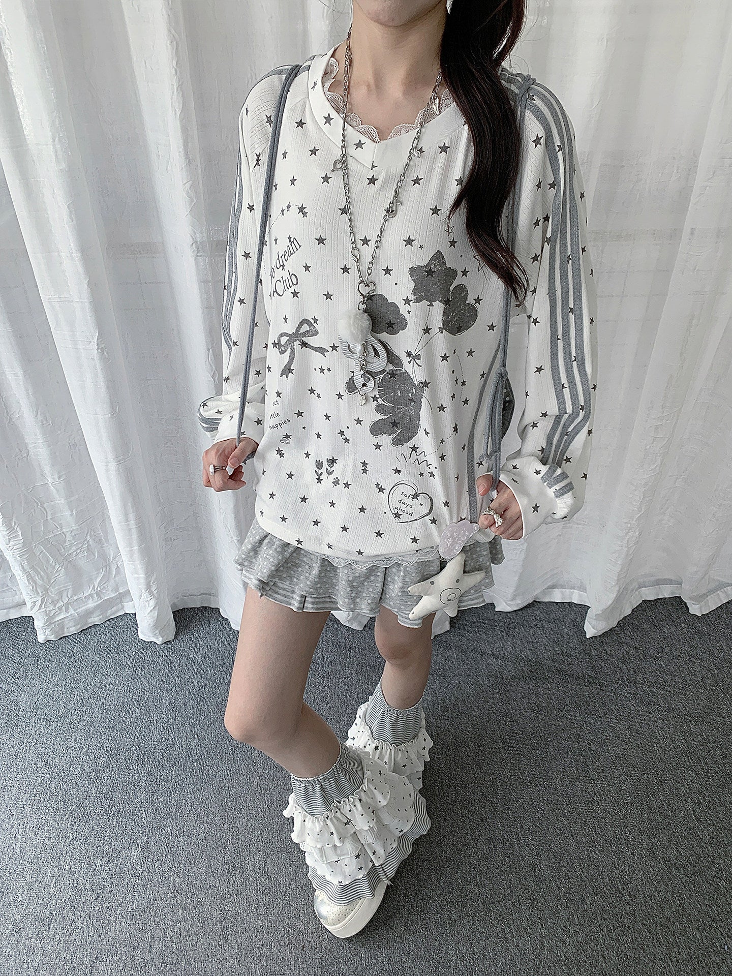 Ivory Star Lace V-Neck Long Sleeve Top