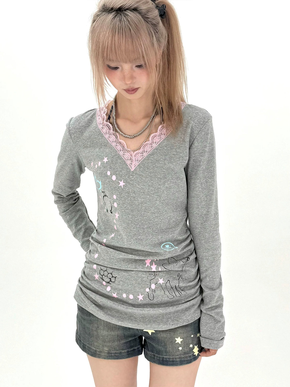 Lace-Trim V-Neck Graphic Long Sleeve Top