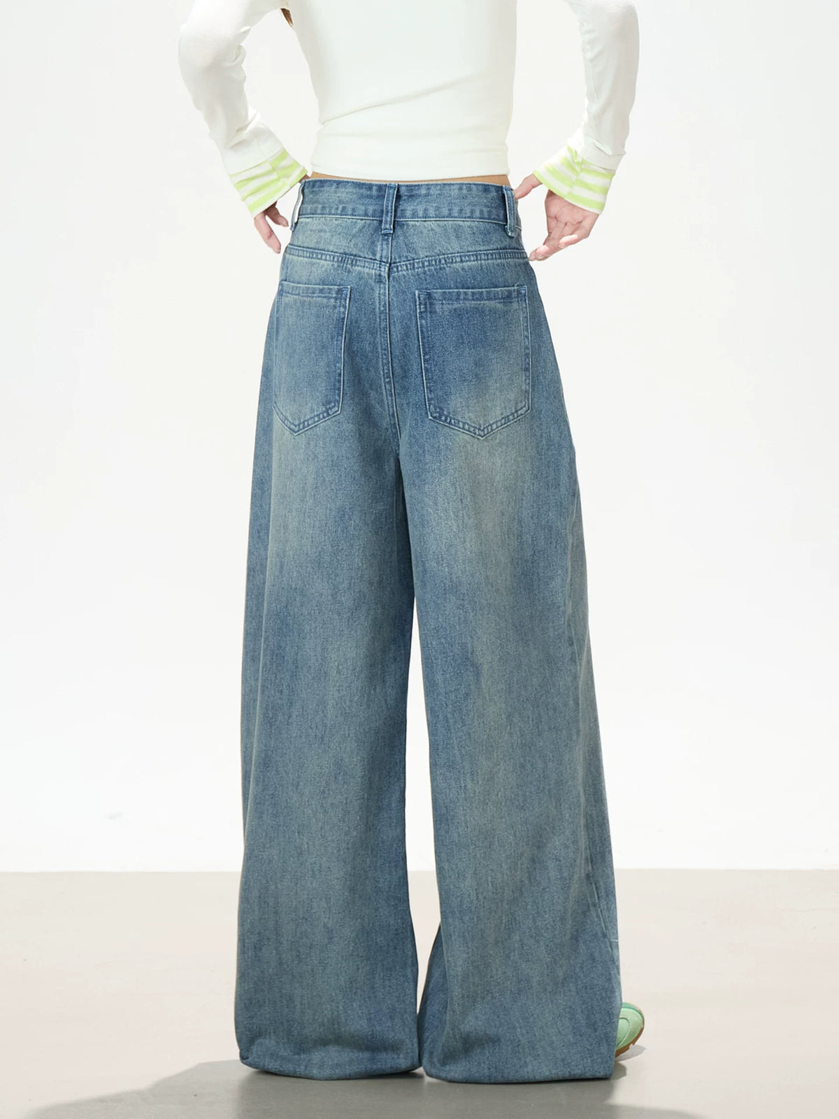 Vintage Washed Star Print Wide-Leg Jeans