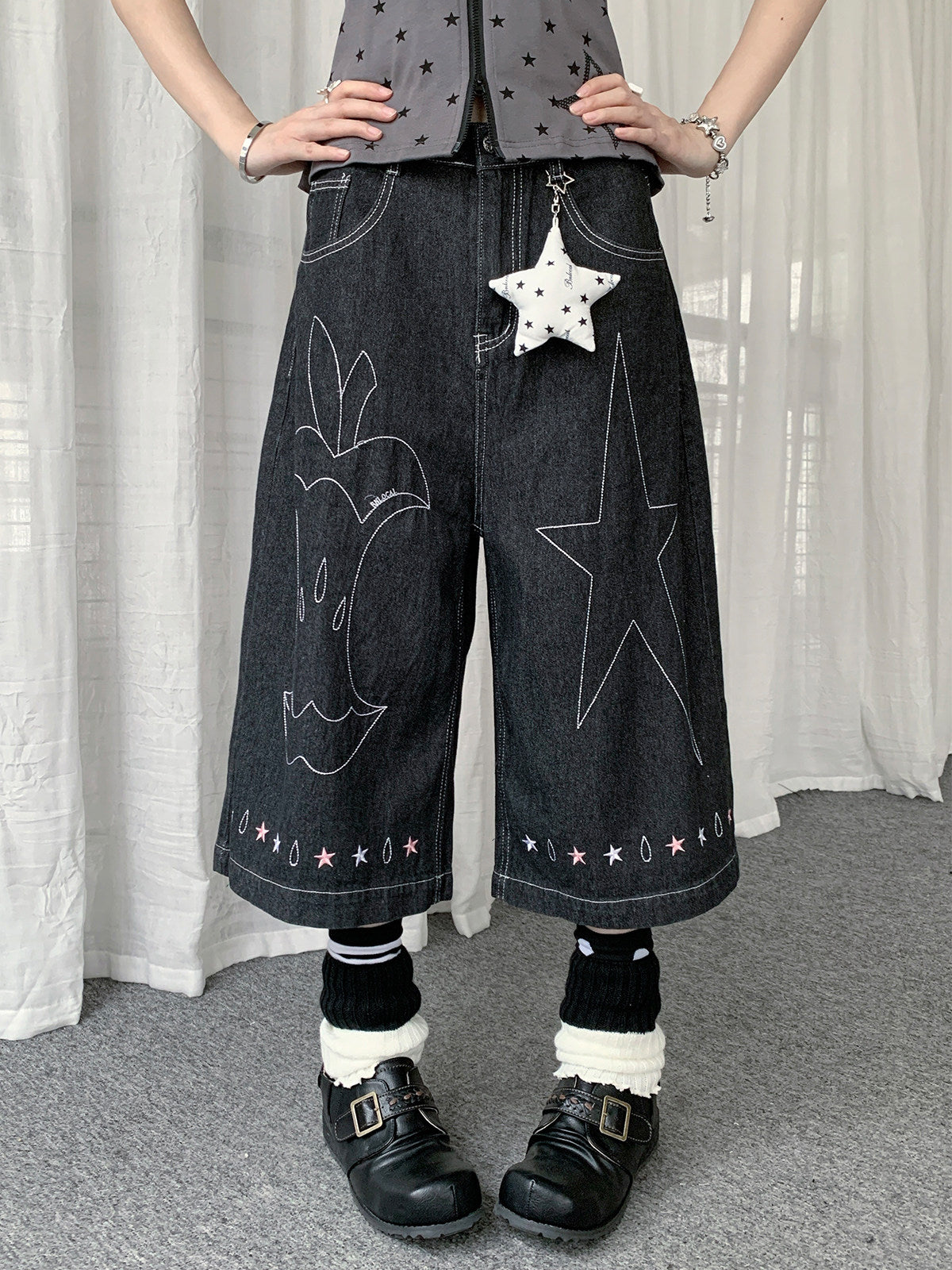 Star Embroidered Denim Capri Pants with Charm