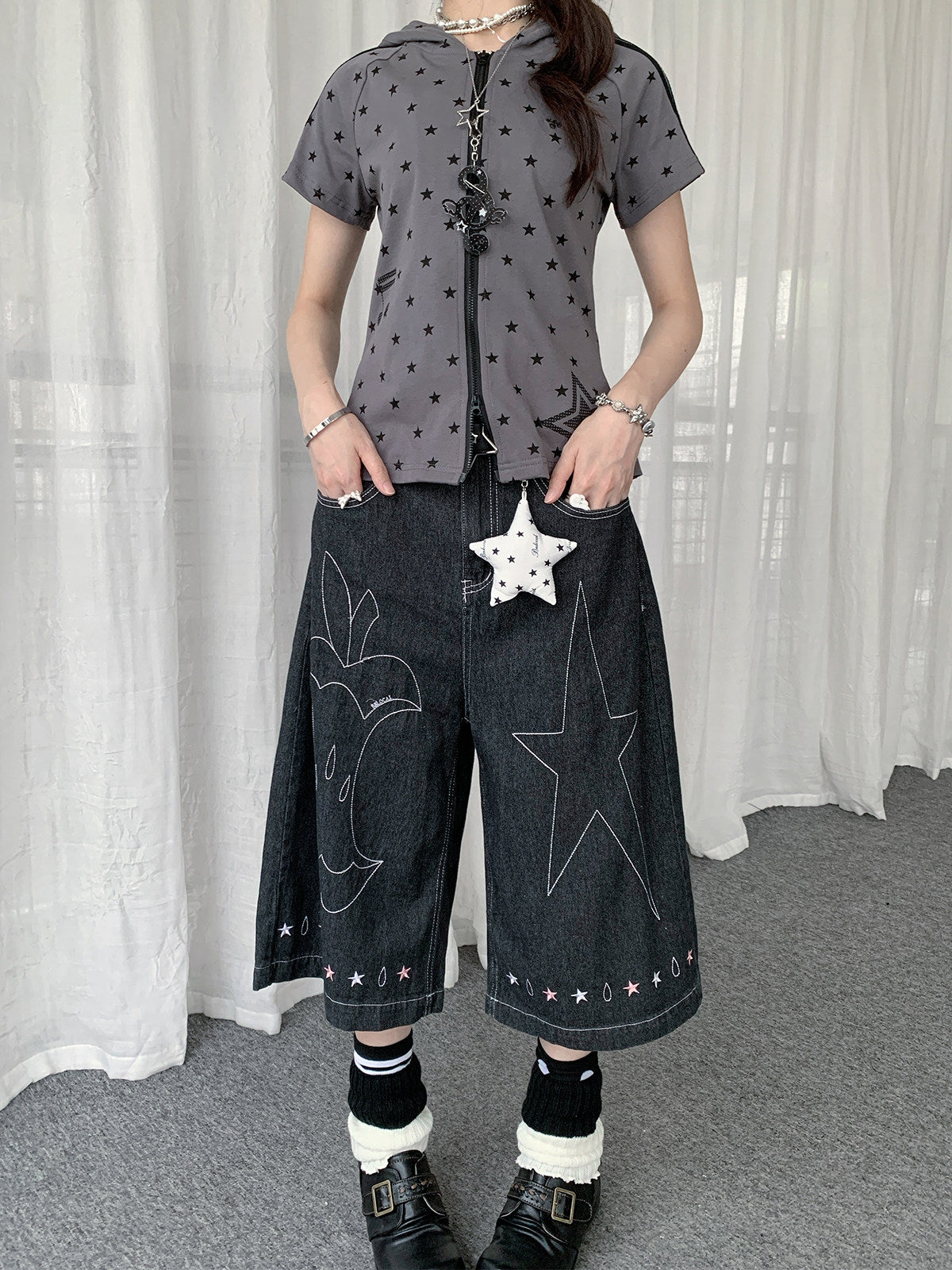 Star Embroidered Denim Capri Pants with Charm