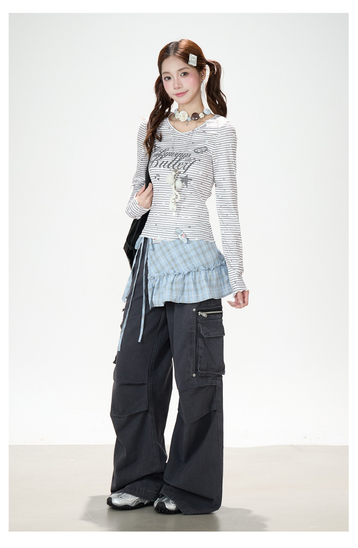 Star Stripe V-Neck Long Sleeve Top & Washed Cargo Wide-Leg Jeans