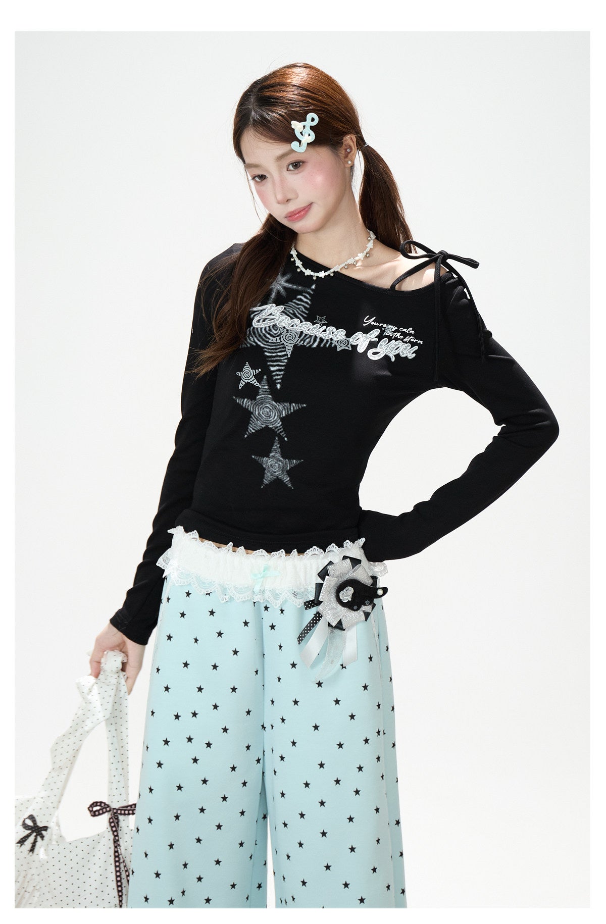 Vintage Star Print Off-Shoulder Long Sleeve Top & Star Patch Wide-Leg Jeans