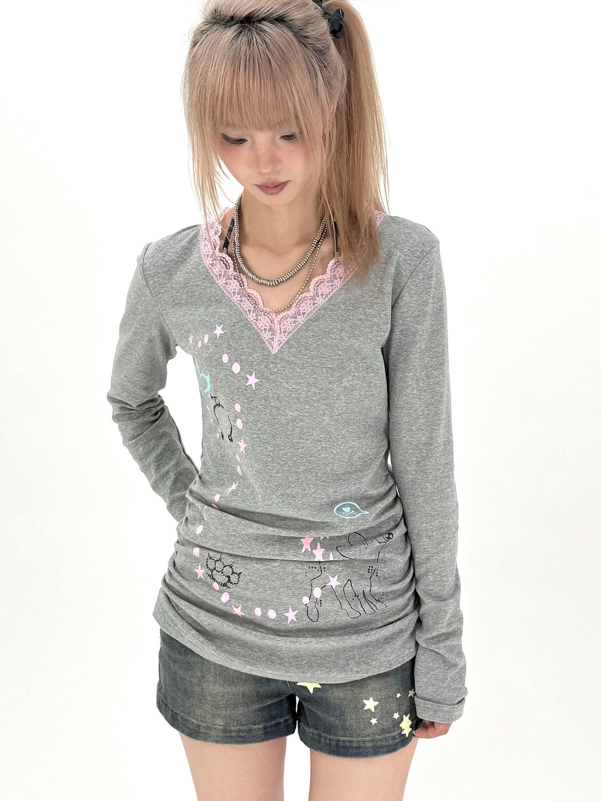 Lace-Trim V-Neck Graphic Long Sleeve Top