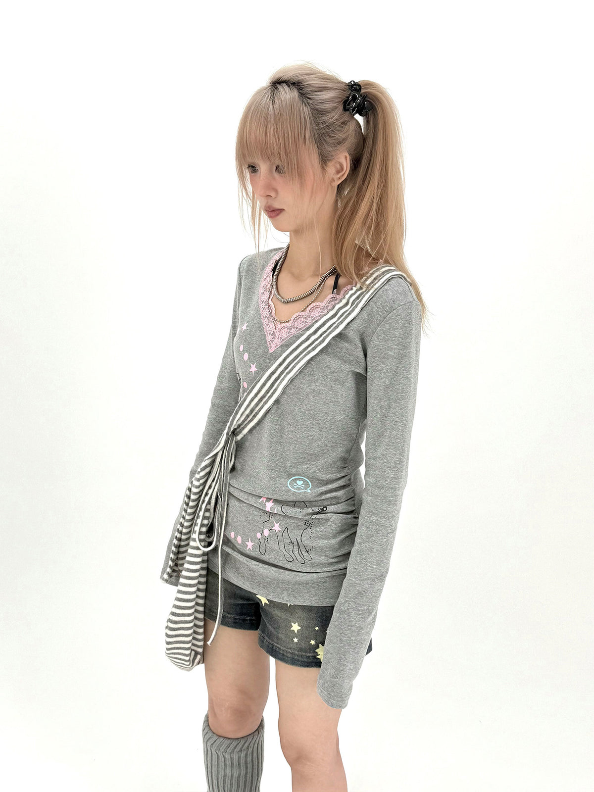 Lace-Trim V-Neck Graphic Long Sleeve Top