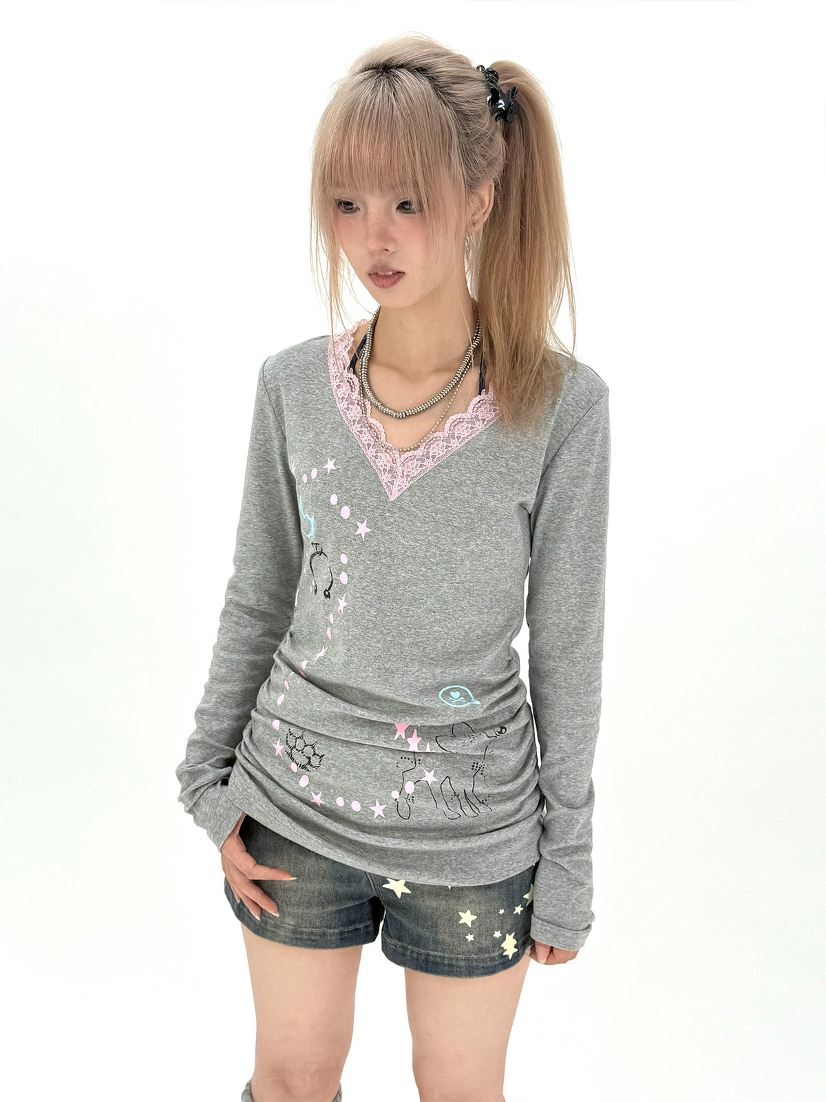 Lace-Trim V-Neck Graphic Long Sleeve Top