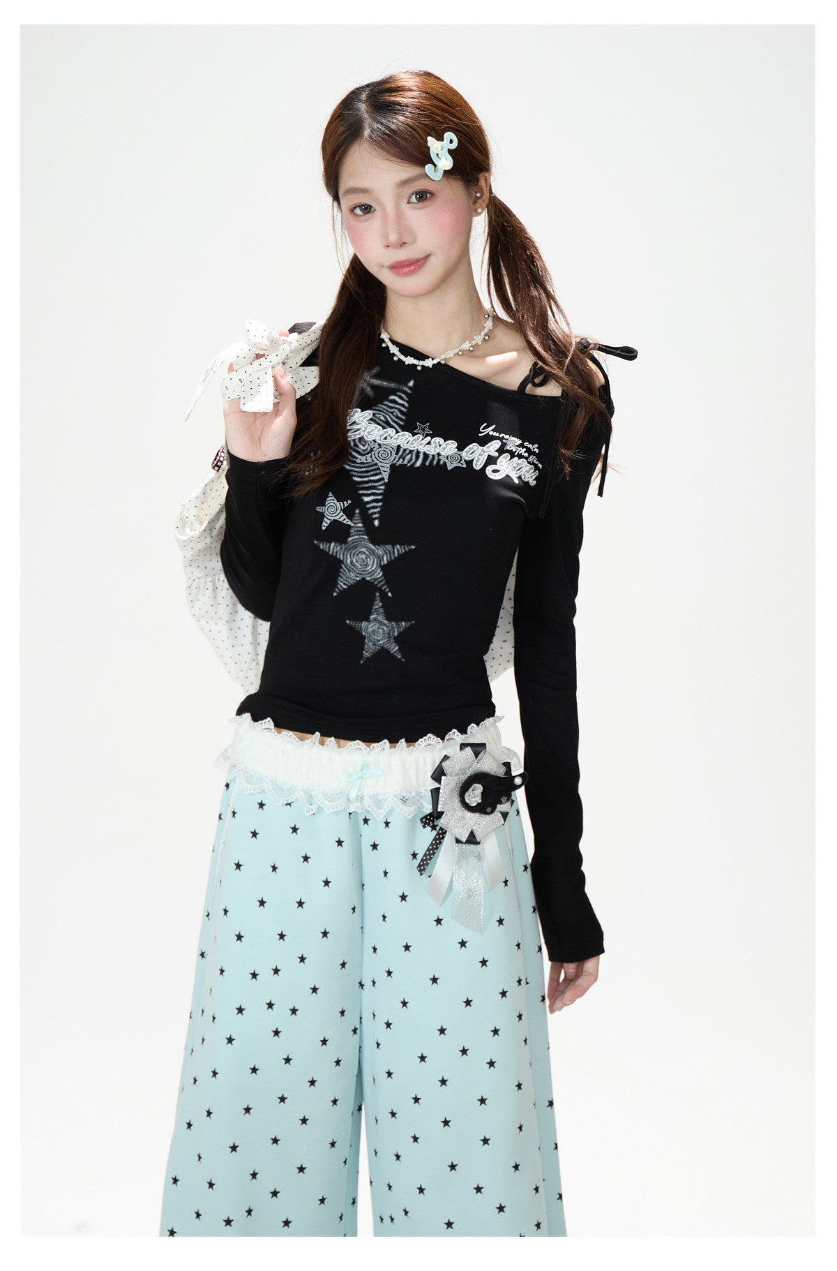 Vintage Star Print Off-Shoulder Long Sleeve Top & Star Patch Wide-Leg Jeans