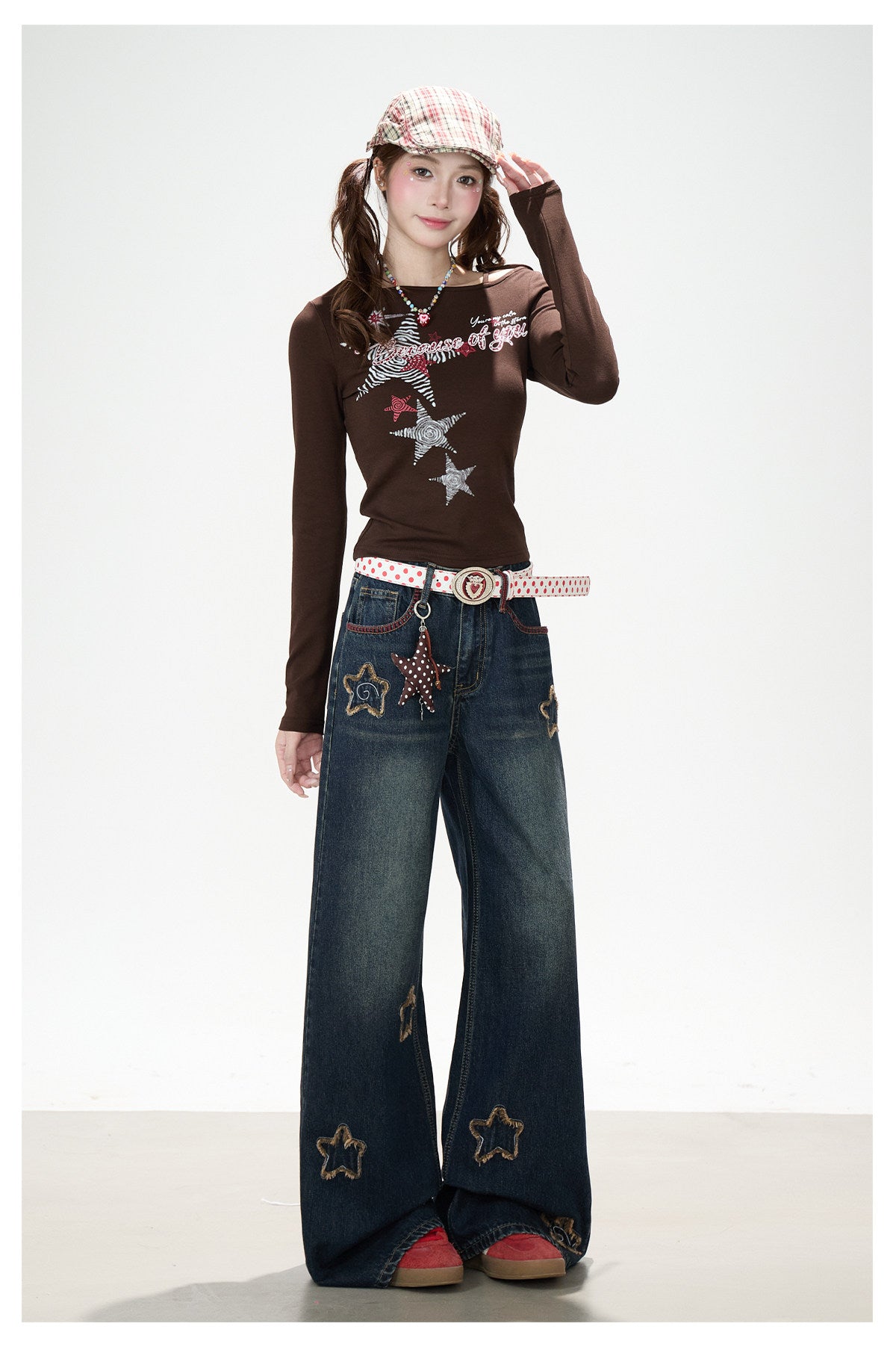 Vintage Star Print Off-Shoulder Long Sleeve Top & Star Patch Wide-Leg Jeans