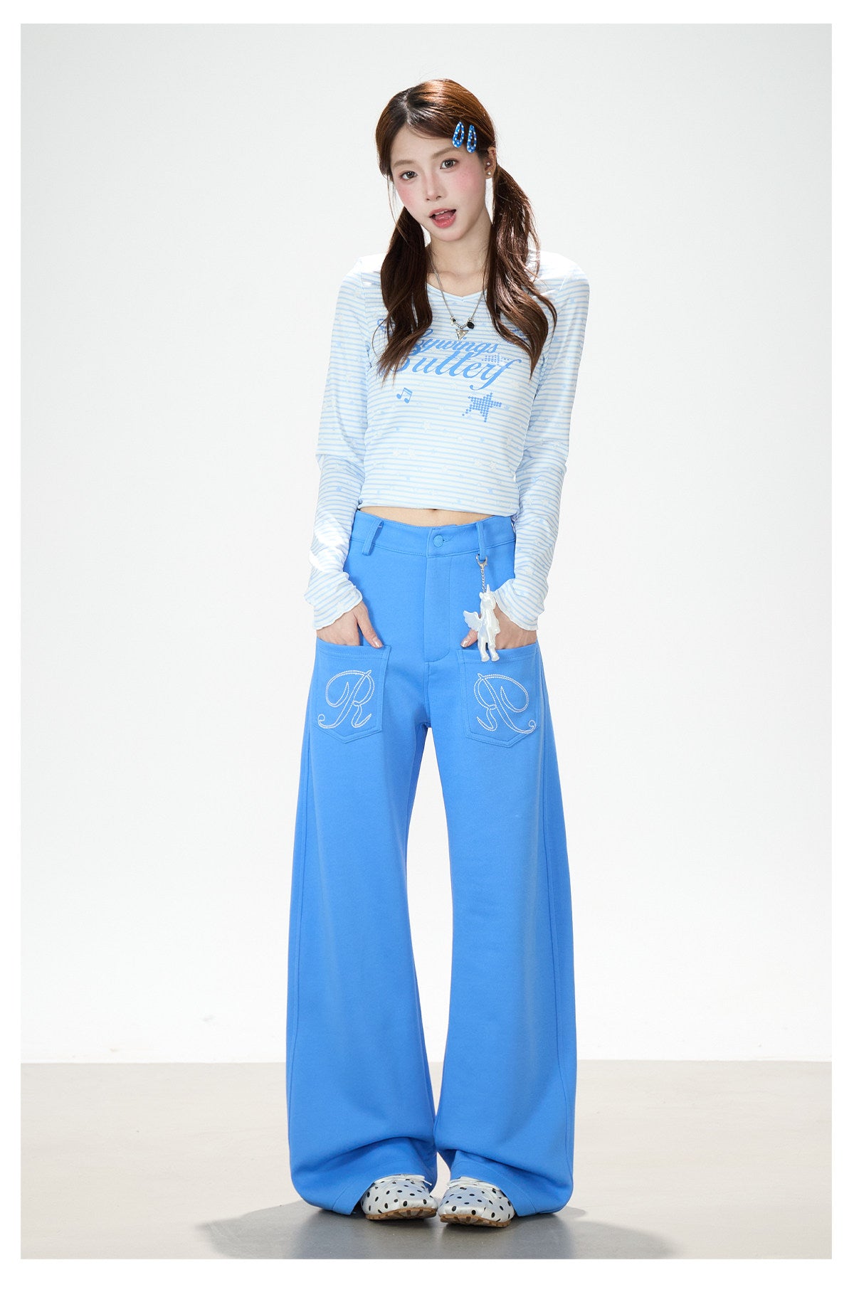 Star Stripe V-Neck Long Sleeve Top & Washed Cargo Wide-Leg Jeans