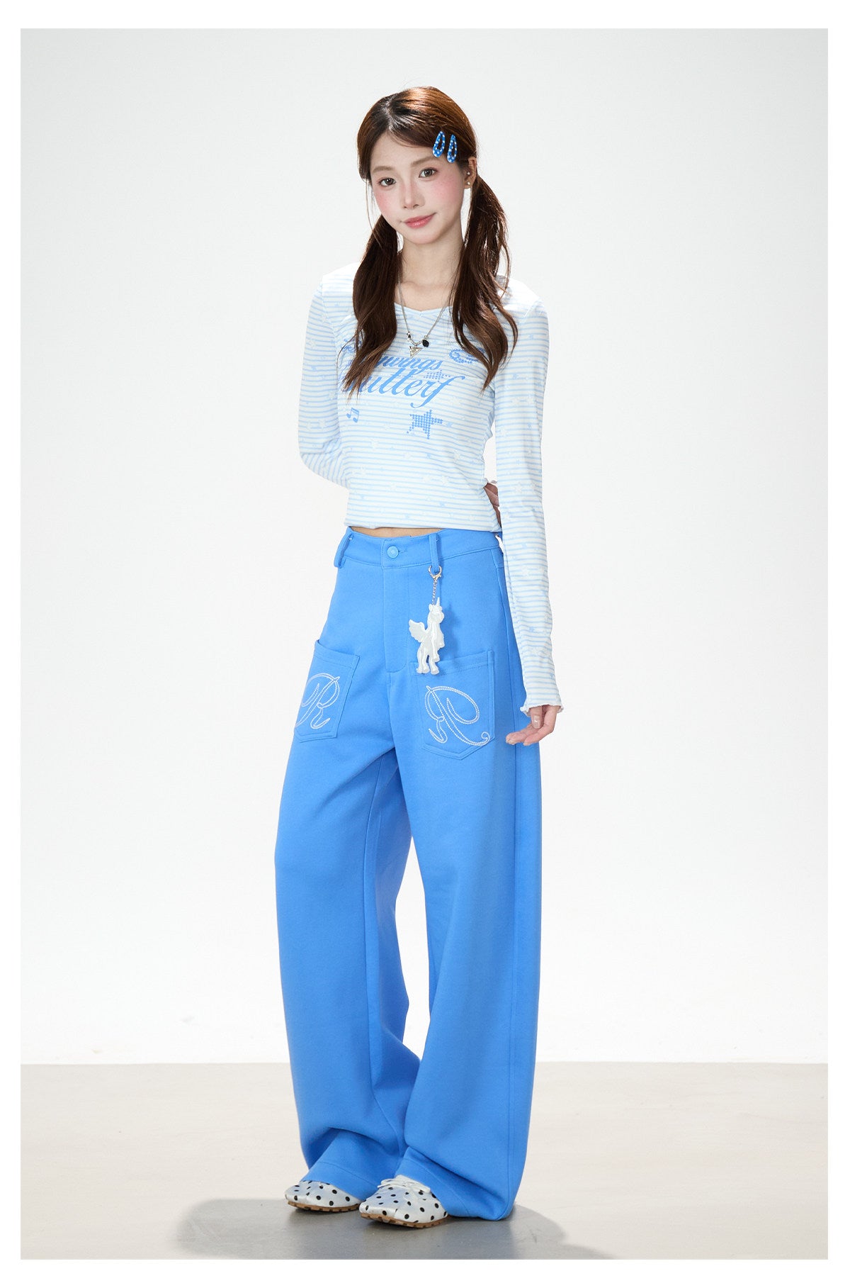 Star Stripe V-Neck Long Sleeve Top & Washed Cargo Wide-Leg Jeans