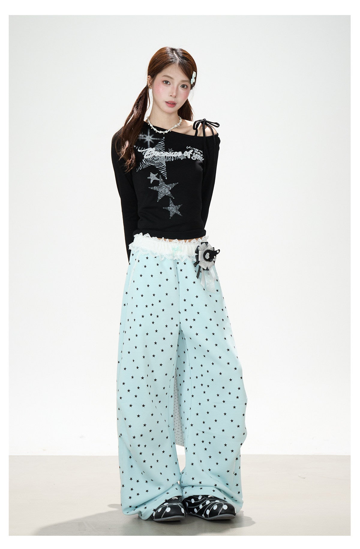 Vintage Star Print Off-Shoulder Long Sleeve Top & Star Patch Wide-Leg Jeans