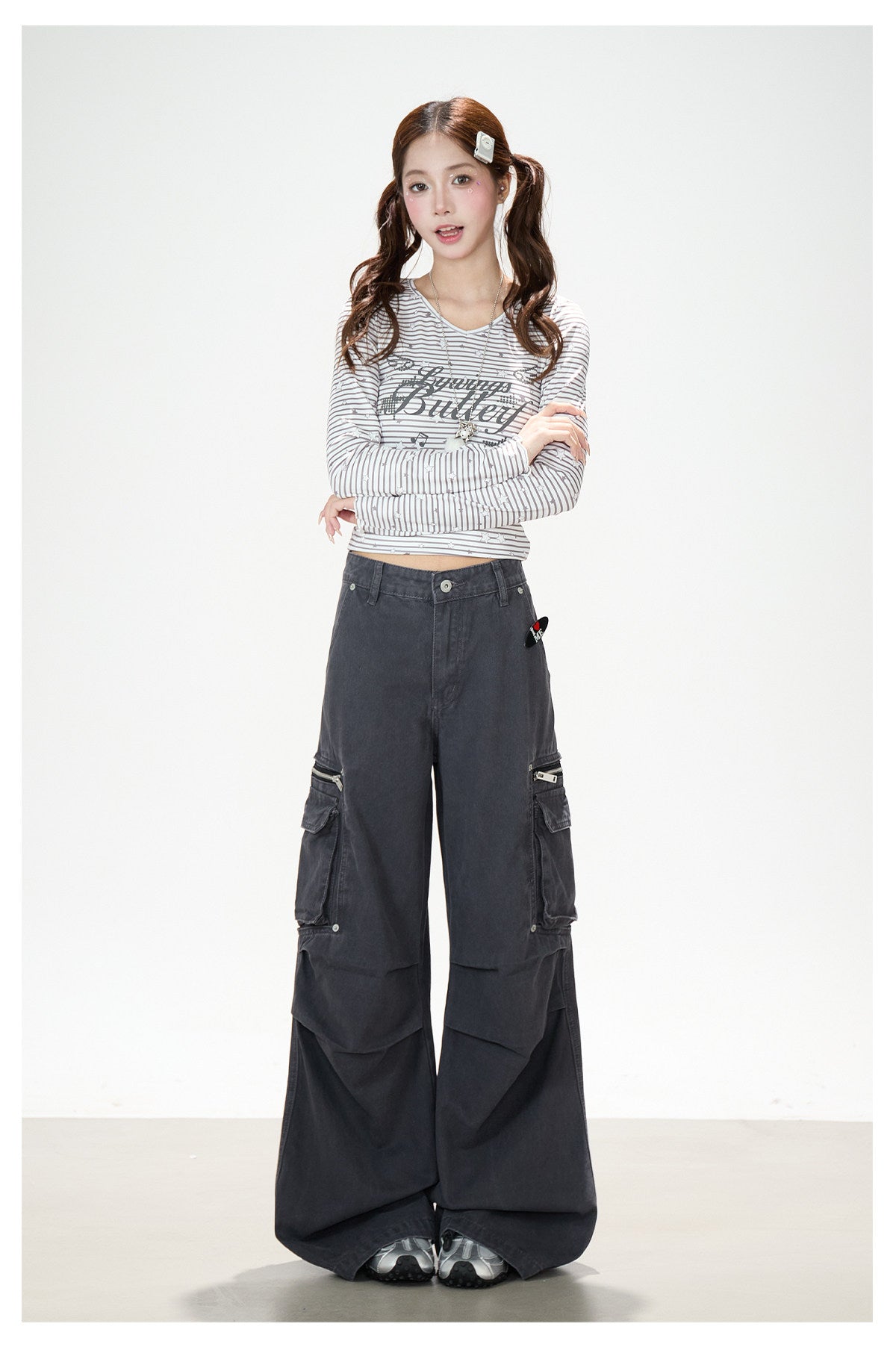 Star Stripe V-Neck Long Sleeve Top & Washed Cargo Wide-Leg Jeans