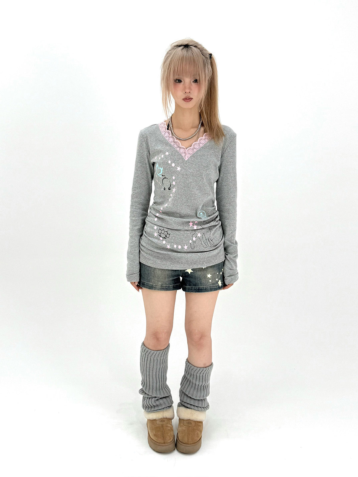 Lace-Trim V-Neck Graphic Long Sleeve Top