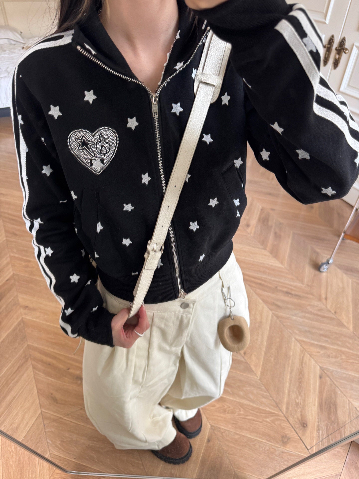 Trainingsjacke mit Sternendruck und Strasssteinen (Stehkragen / Kapuze)