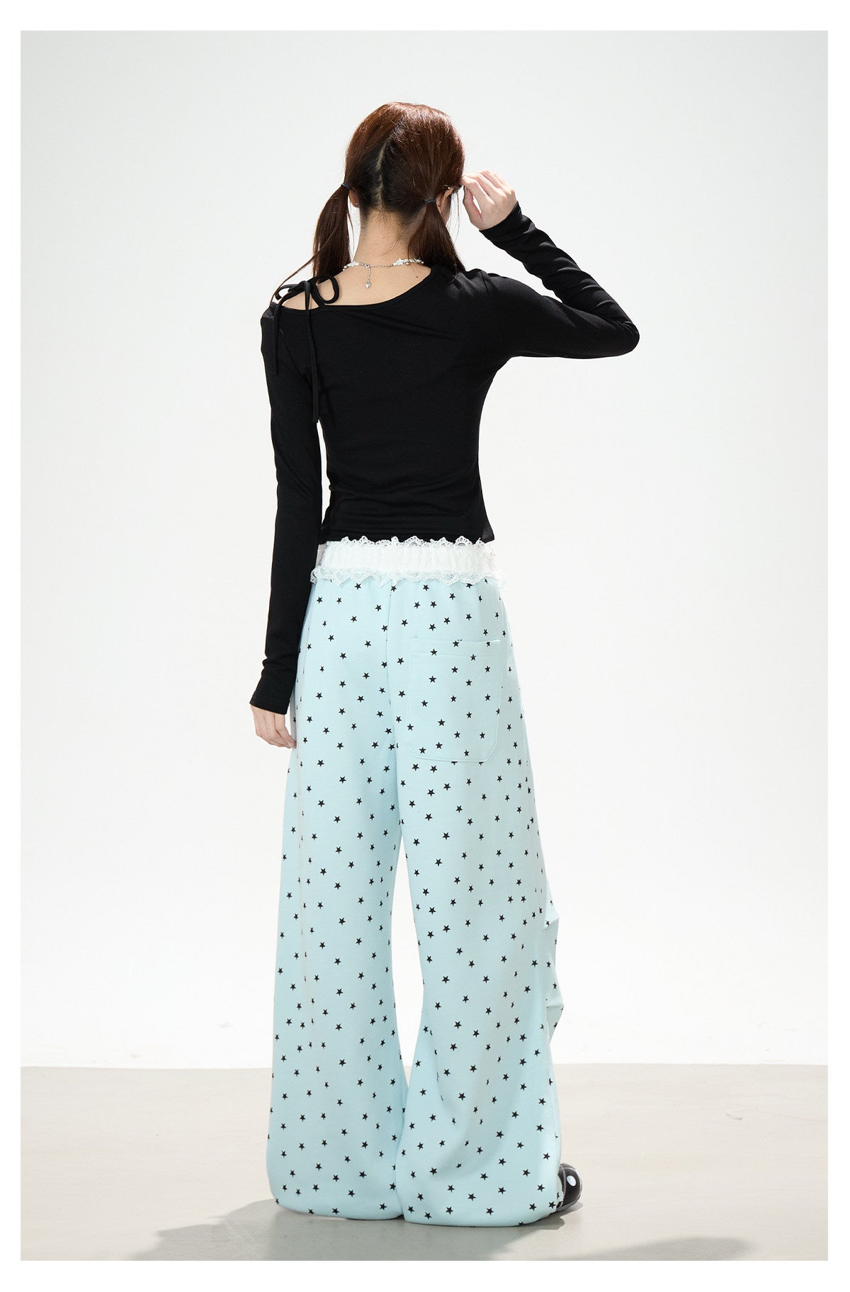 Vintage Star Print Off-Shoulder Long Sleeve Top & Star Patch Wide-Leg Jeans
