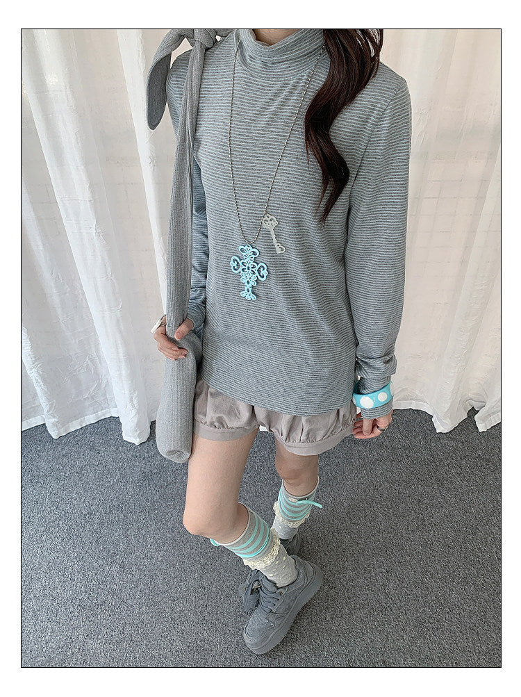 Fine Stripe Mock-Neck Long Sleeve Top
