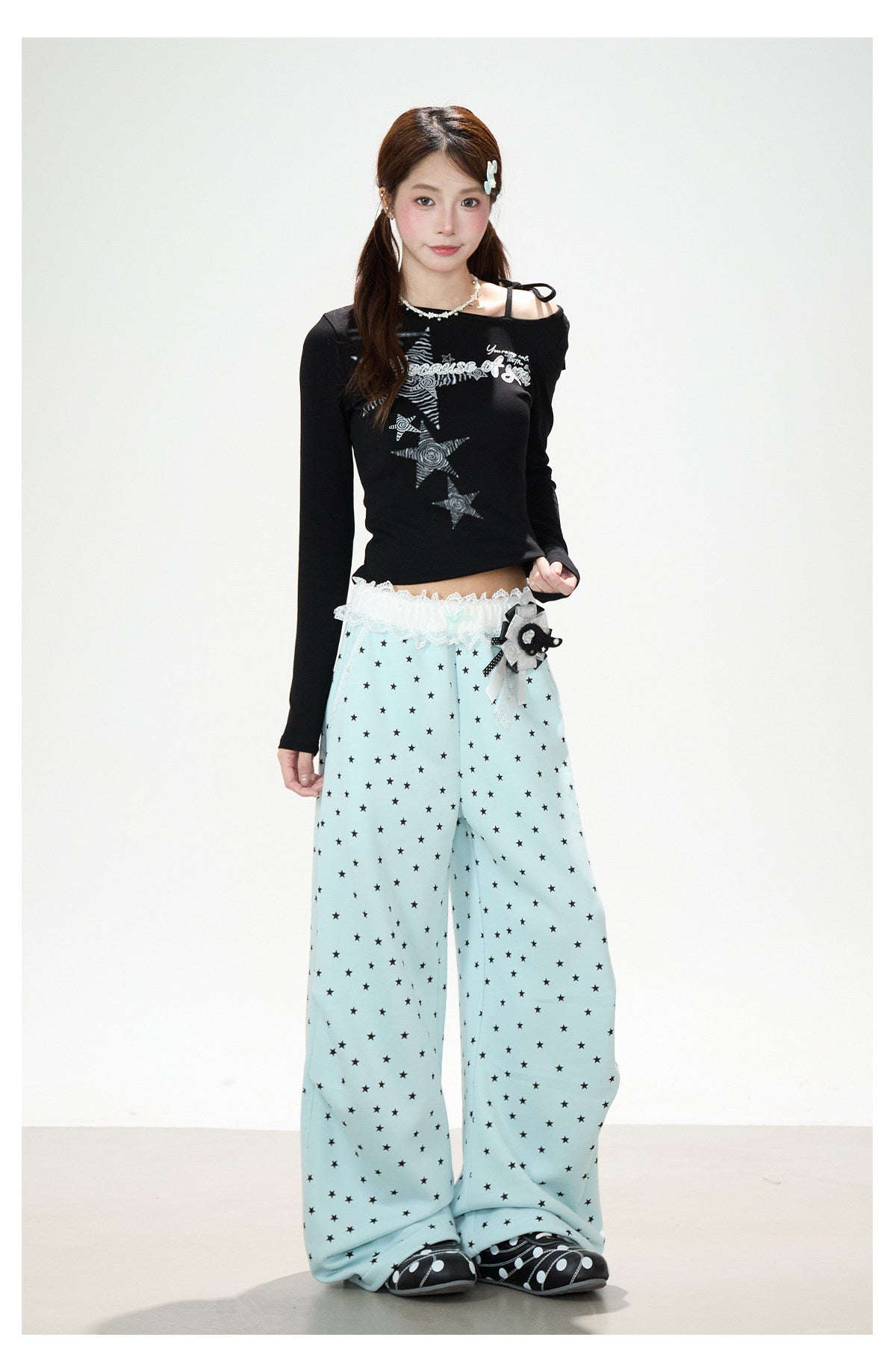 Vintage Star Print Off-Shoulder Long Sleeve Top & Star Patch Wide-Leg Jeans