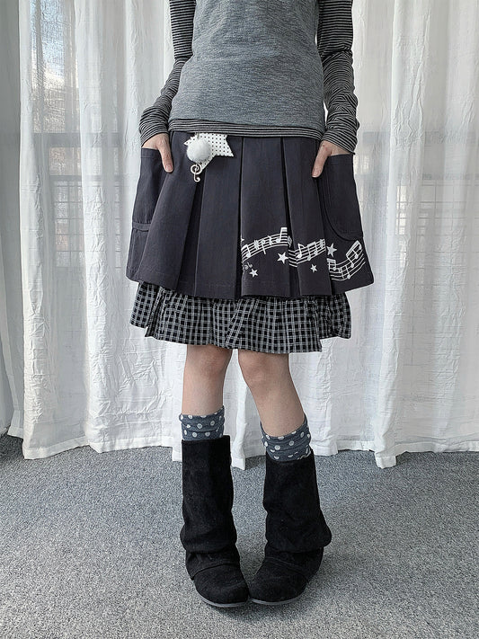 Music Note Star Pleated Skirt with Plaid Hem