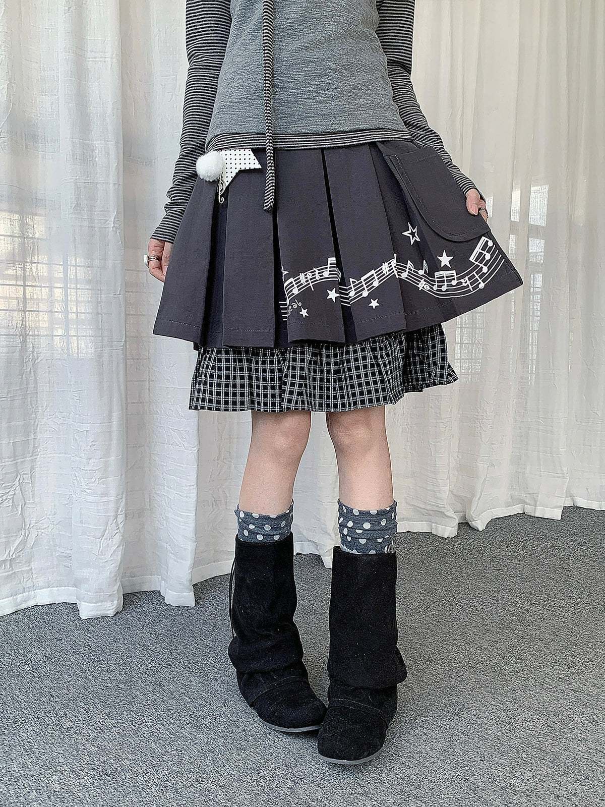 Music Note Star Pleated Skirt with Plaid Hem