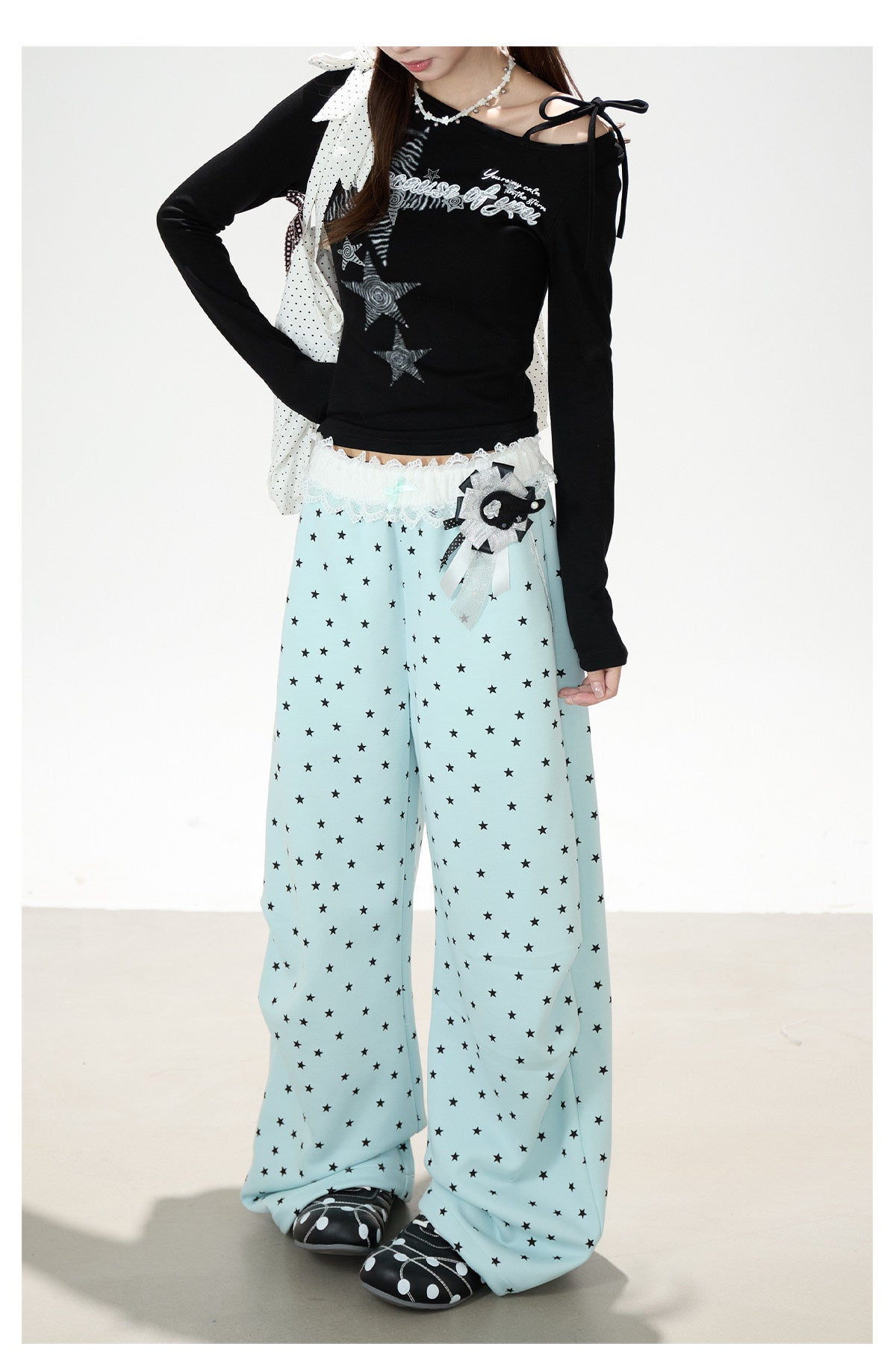 Vintage Star Print Off-Shoulder Long Sleeve Top & Star Patch Wide-Leg Jeans