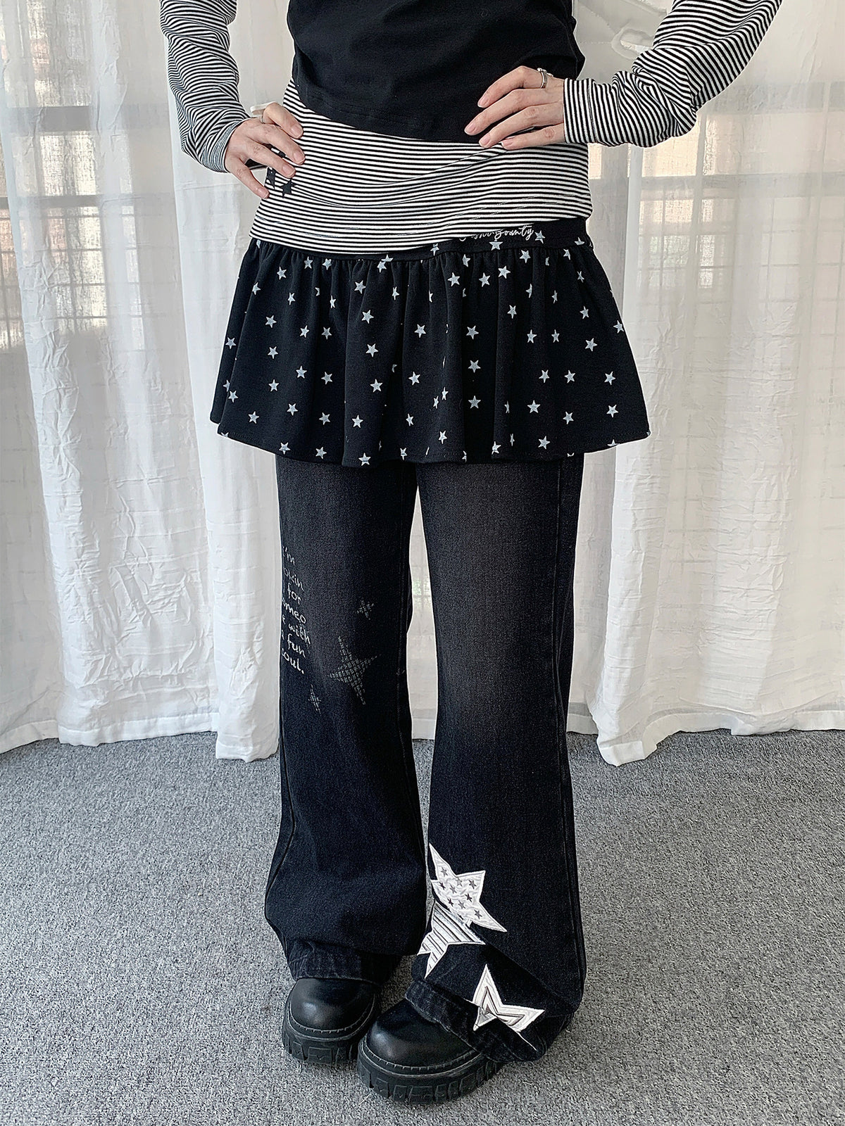Star Appliqué Washed Wide-Leg Jeans