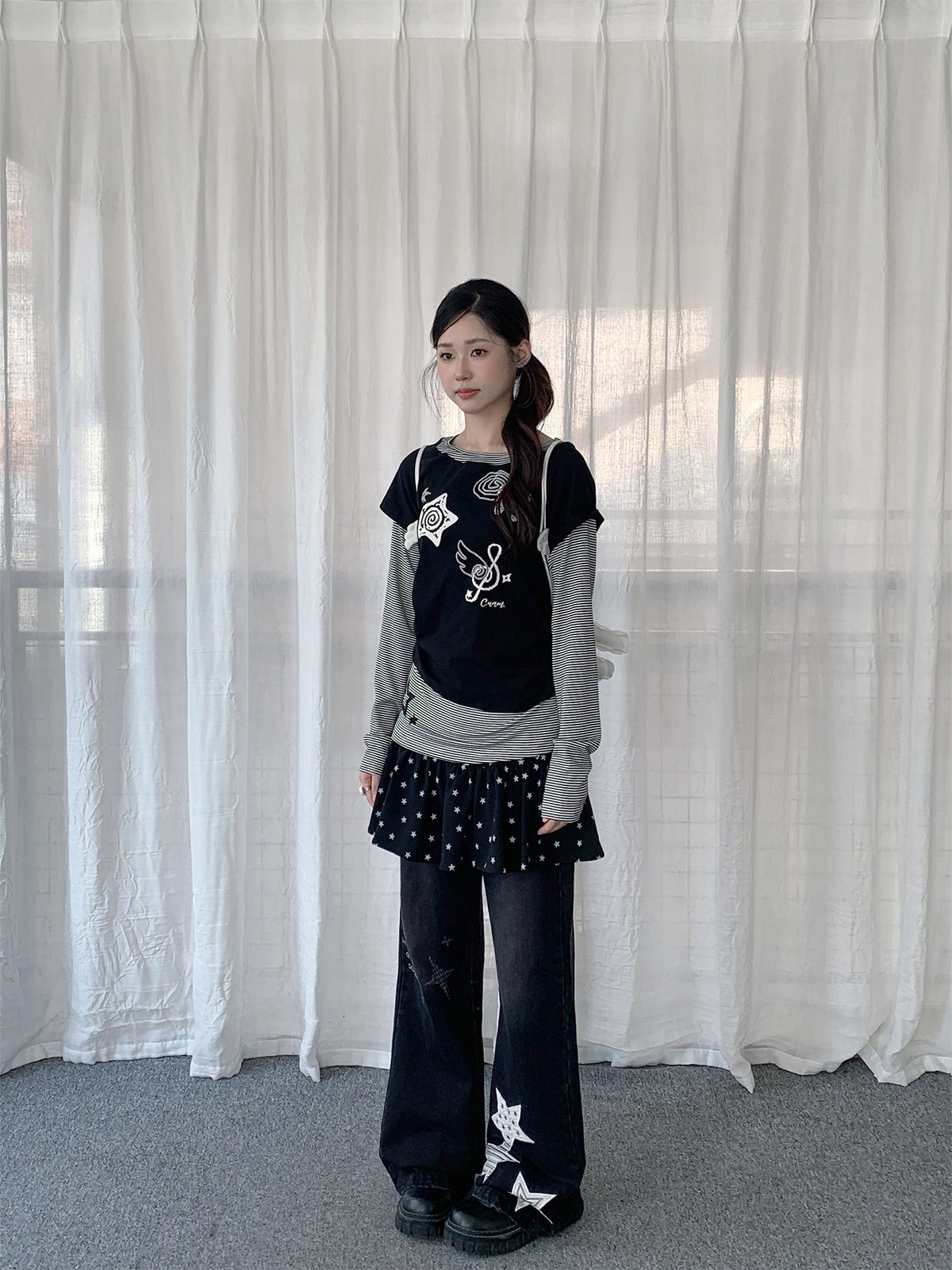 Star Appliqué Washed Wide-Leg Jeans