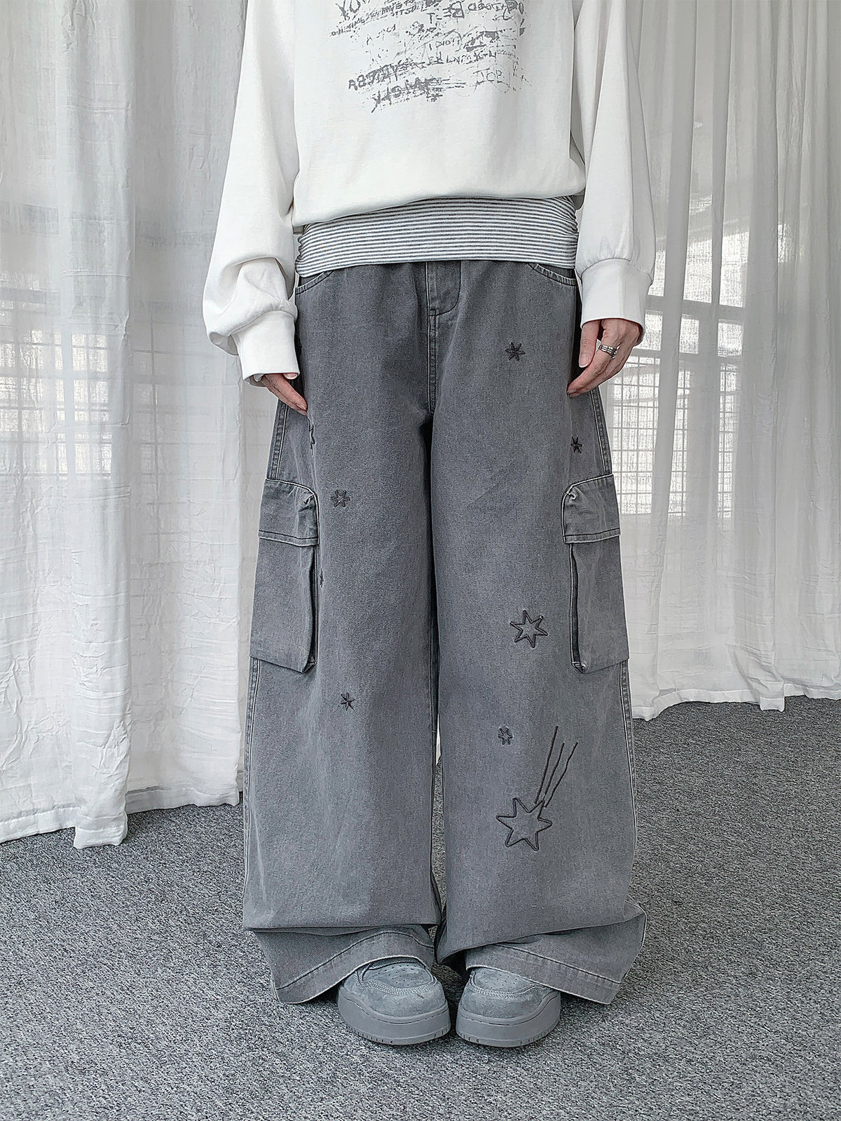 Star Embroidered Cargo Wide-Leg Jeans
