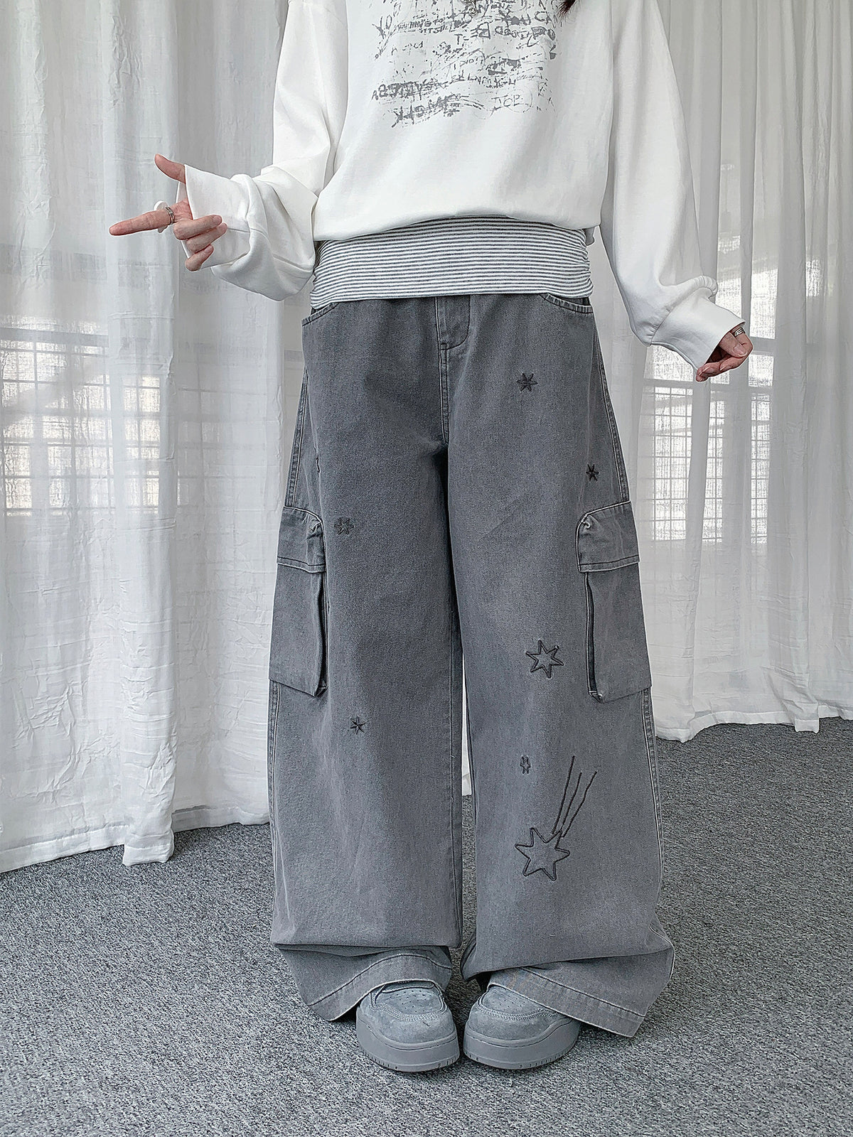 Star Embroidered Cargo Wide-Leg Jeans