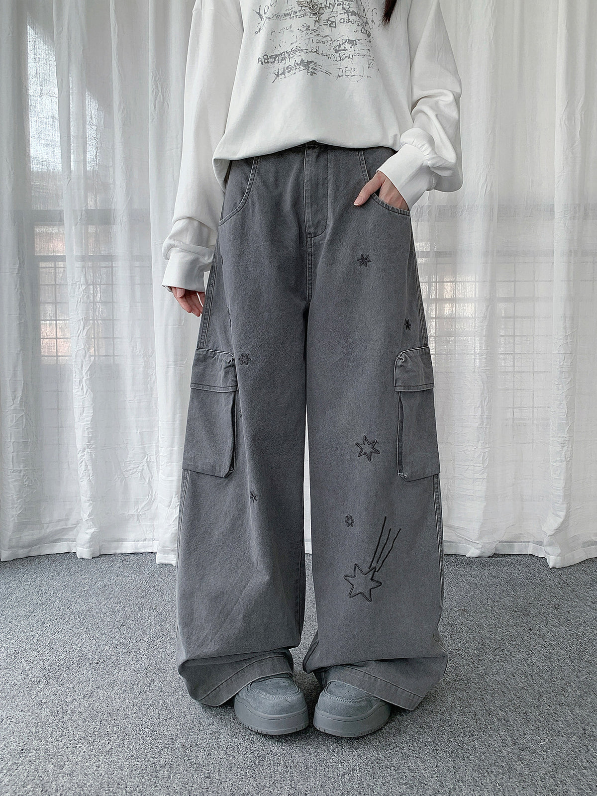 Star Embroidered Cargo Wide-Leg Jeans