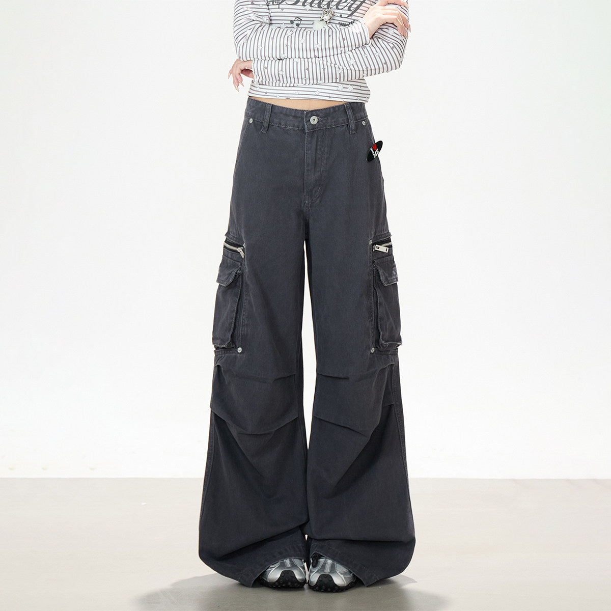 Star Stripe V-Neck Long Sleeve Top & Washed Cargo Wide-Leg Jeans