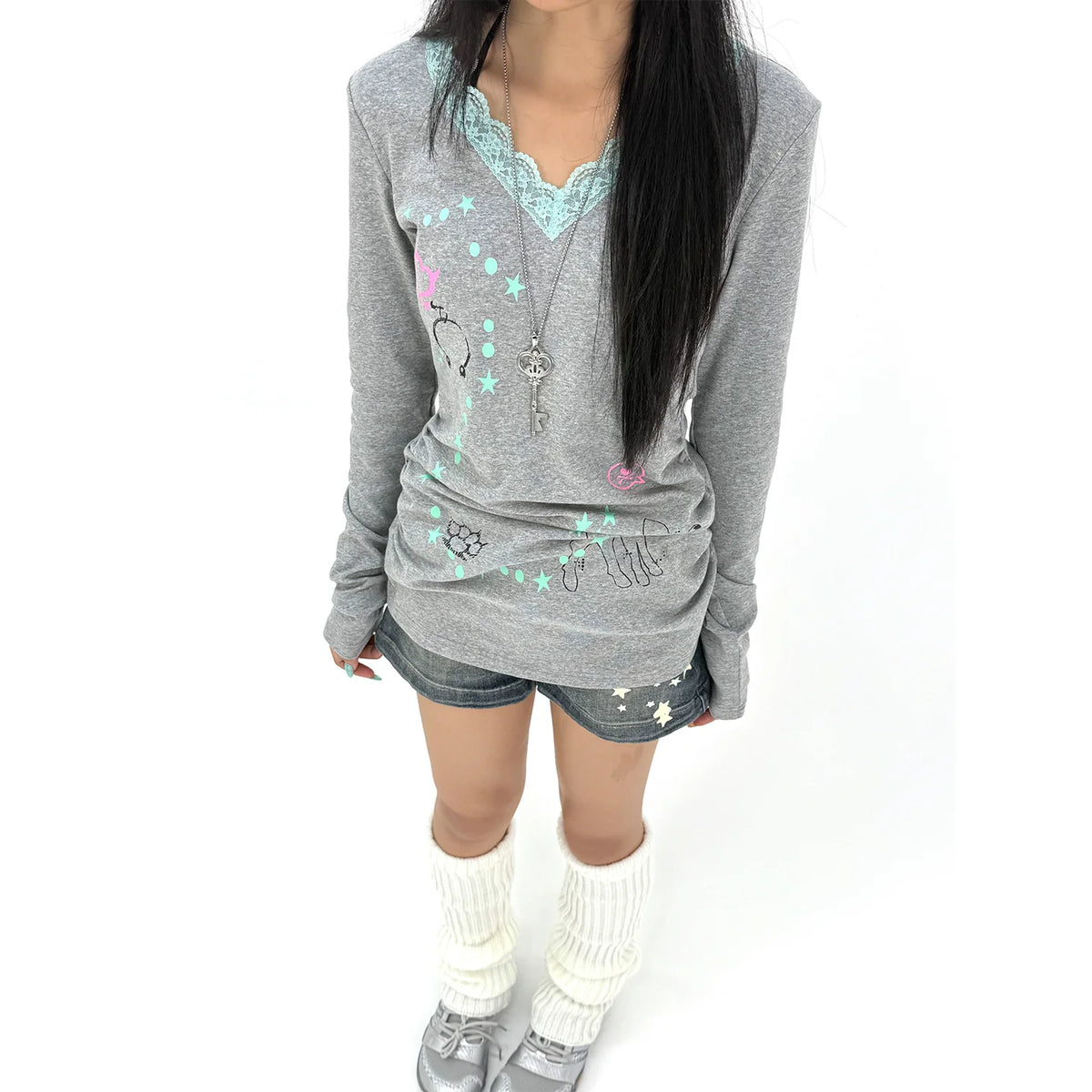 Lace-Trim V-Neck Graphic Long Sleeve Top